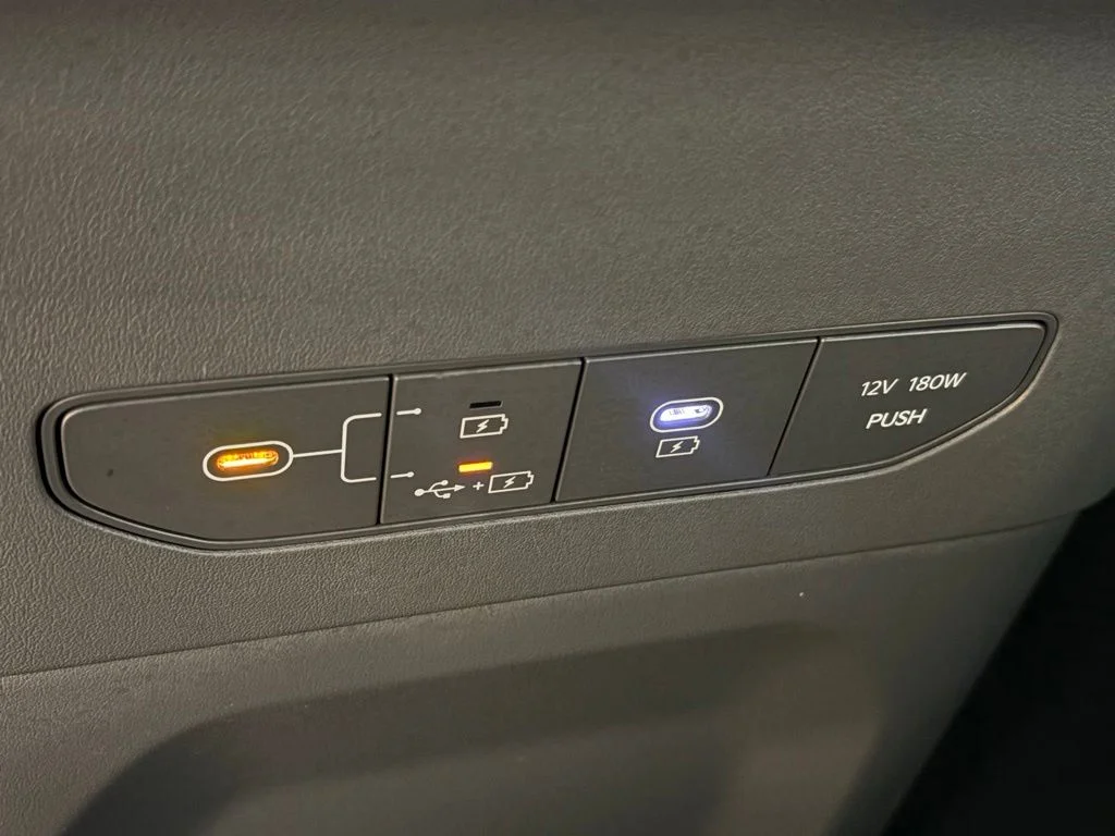 Used 2024 Ivory Kia Light image 30