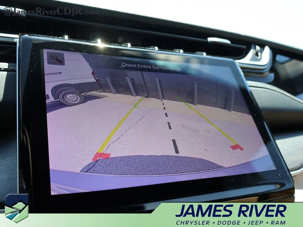 Used 2022 Silver Jeep 4xe image 35
