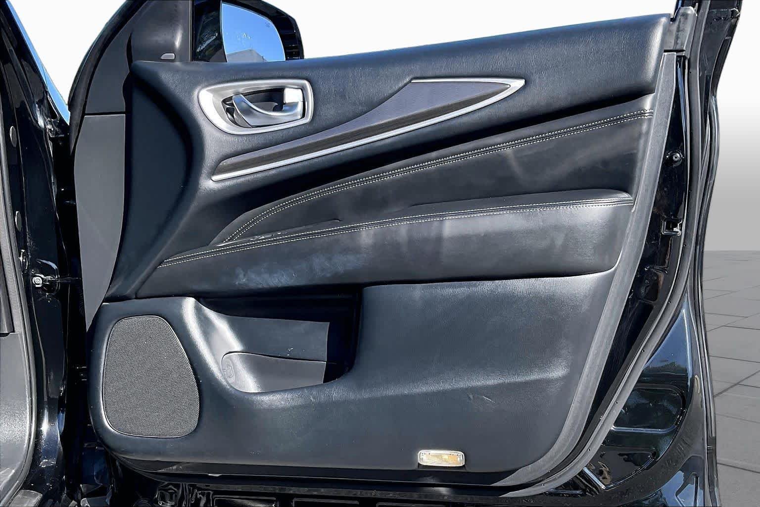 Used 2020 Black Obsidian INFINITI LUXE image 25