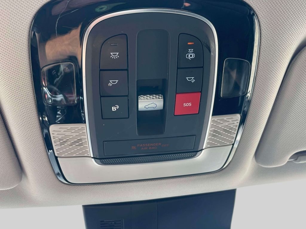 Certified Used 2025 Black Hyundai SEL Premium image 31