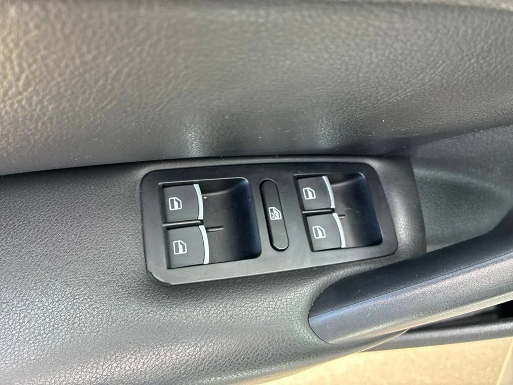 Used 2014 Gray Volkswagen 1.8T Wolfsburg Edition image 7