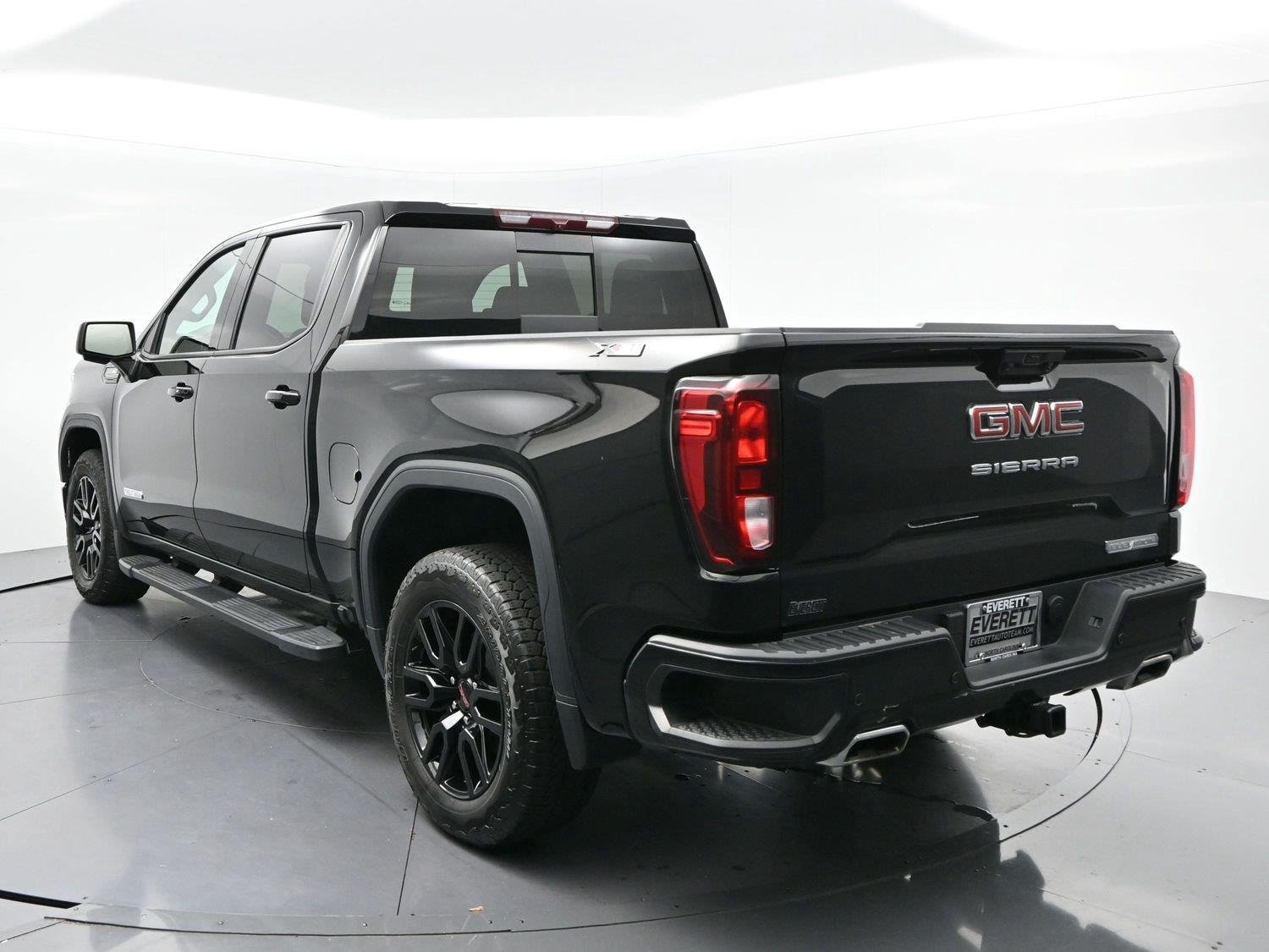 Used 2025 Onyx Black GMC Elevation image 5