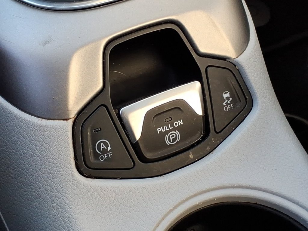 Used 2020 Blue Jeep Latitude image 19