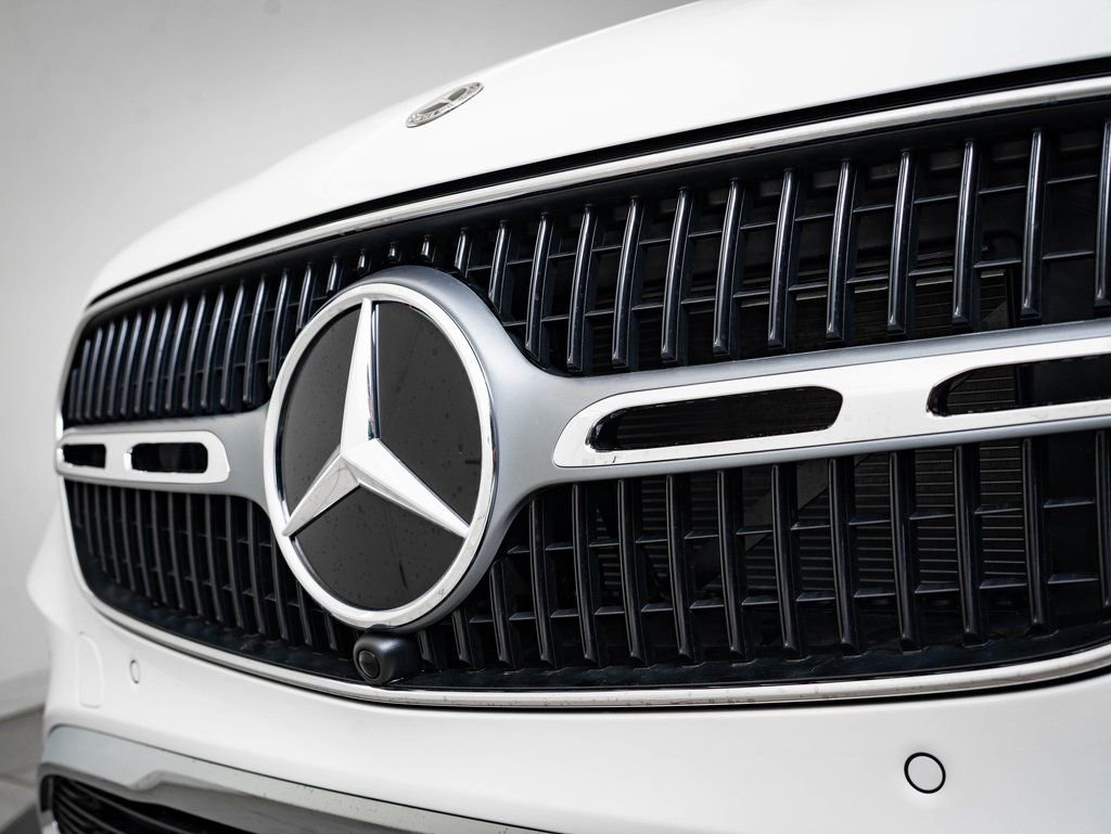 Certified Used 2025 Polar White Mercedes-Benz GLC 300 image 3