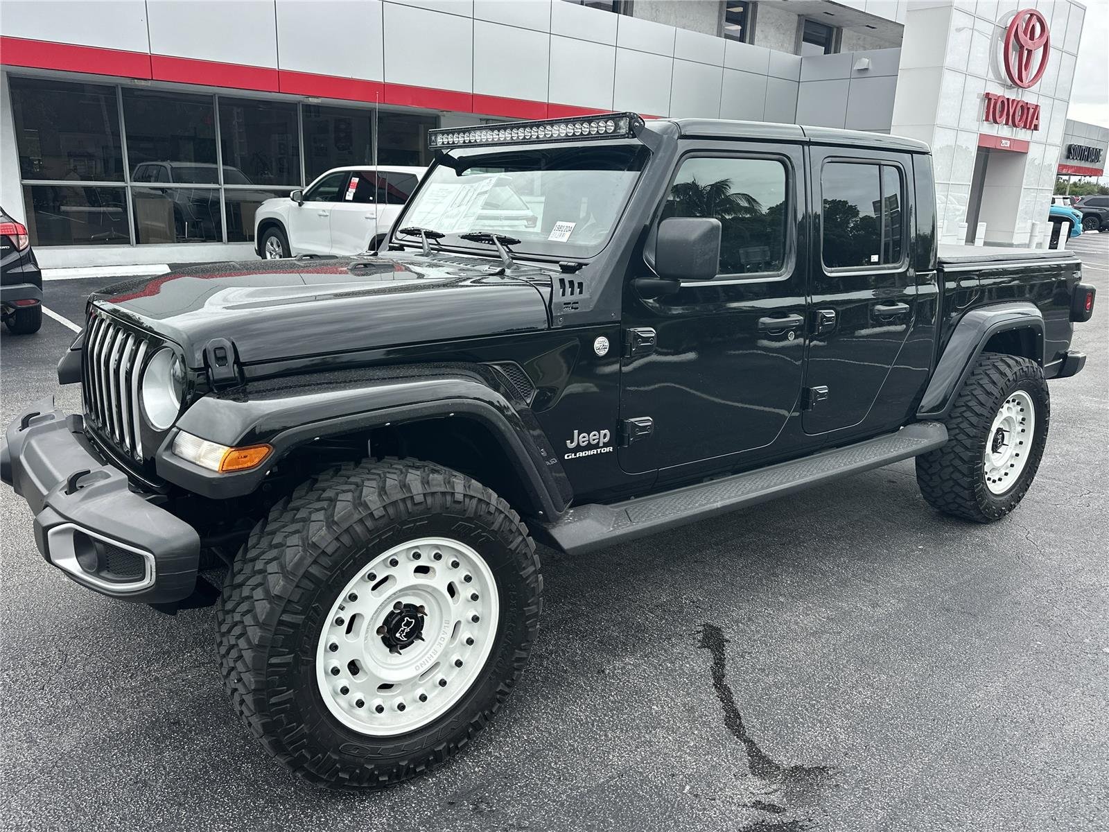 2022 Jeep Gladiator Overland's photo