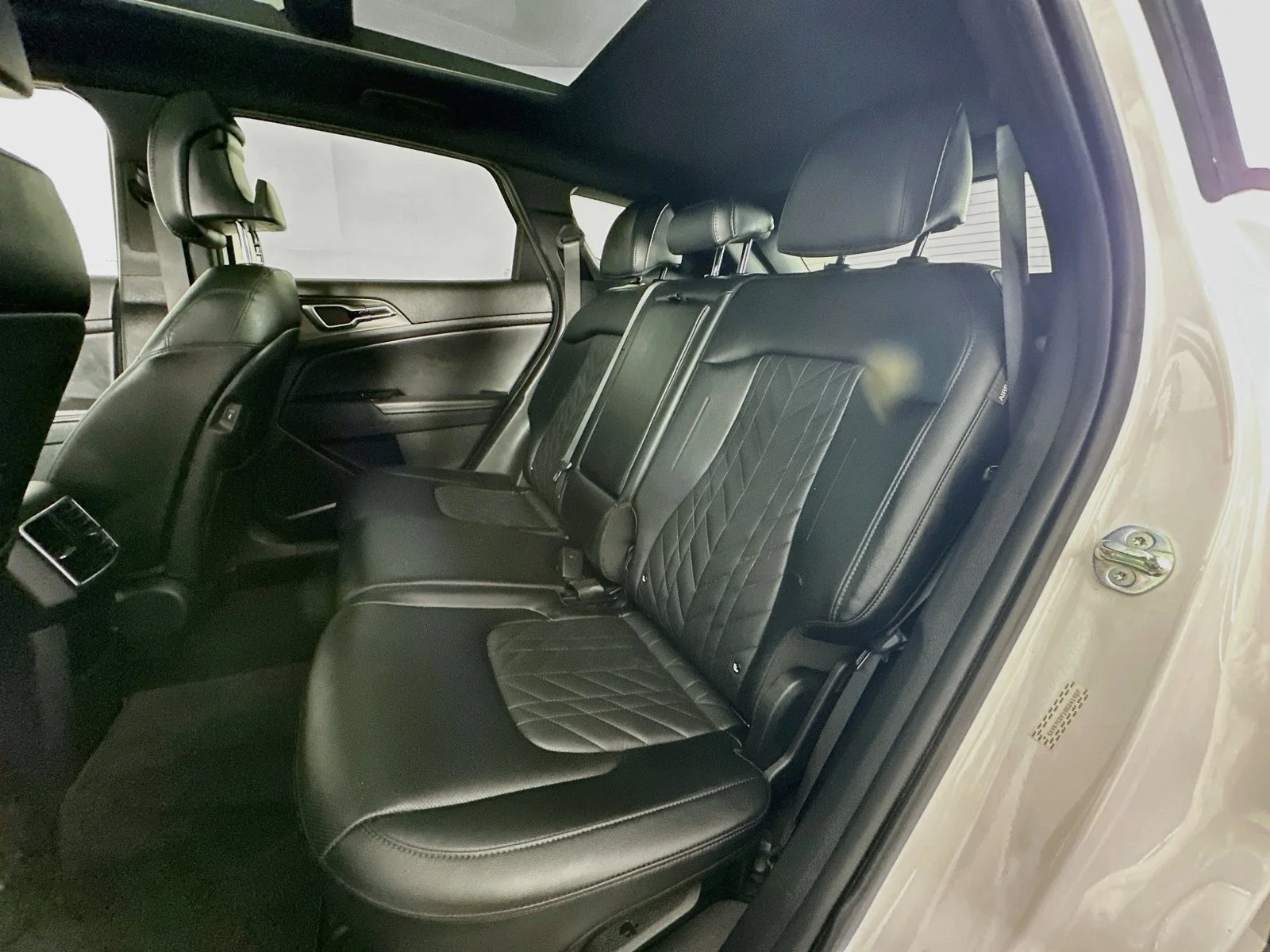 Used 2025 Glacier White Pearl/Ebony Black Roof Kia X-Pro image 26