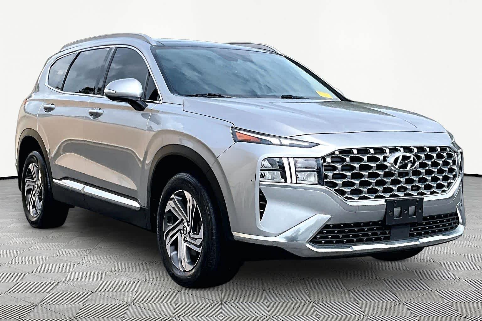 Used 2023 Shimmering Silver Hyundai SEL image 3