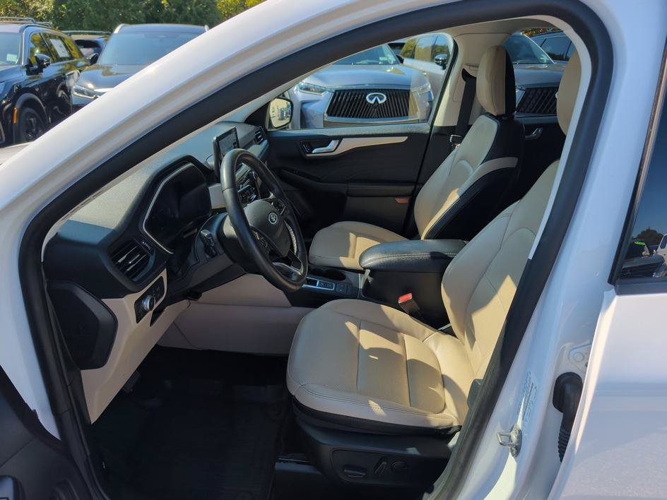 Used 2022 Oxford White Ford SEL image 8