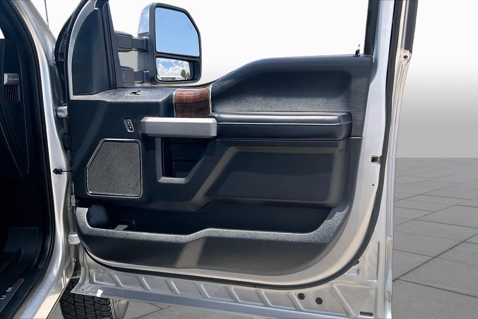 Used 2017 Ingot Silver Ford Platinum image 22