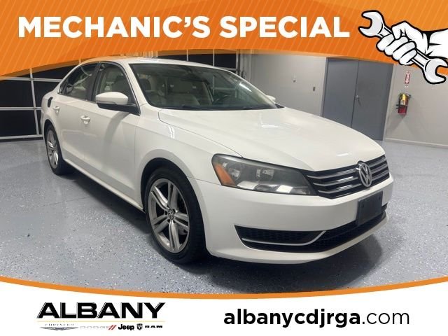 Used 2014 White Volkswagen 2.5 SE image 1