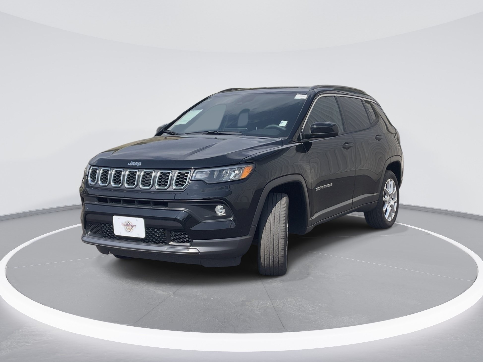Used 2024 Diamond Black Crystal Pearlcoat Jeep Latitude Lux image 3