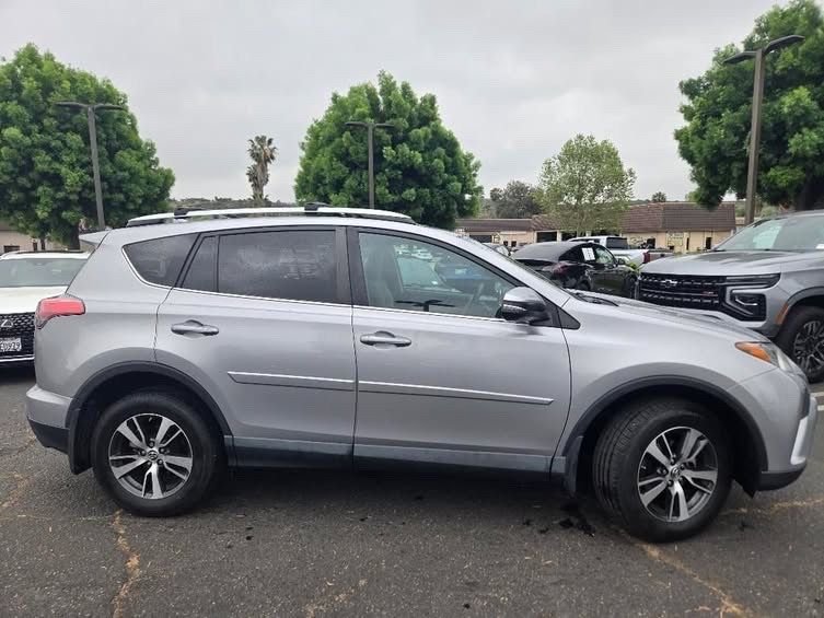 Used 2016 Silver Toyota XLE image 2