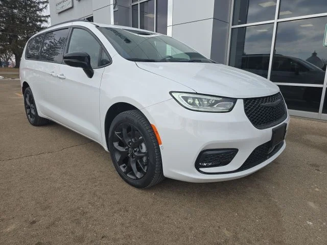 2026 Chrysler Pacifica Limited AWD's photo