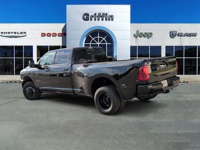 New 2026 Diamond Black Crystal Pearl-Coat Exterior Paint RAM Laramie image 9