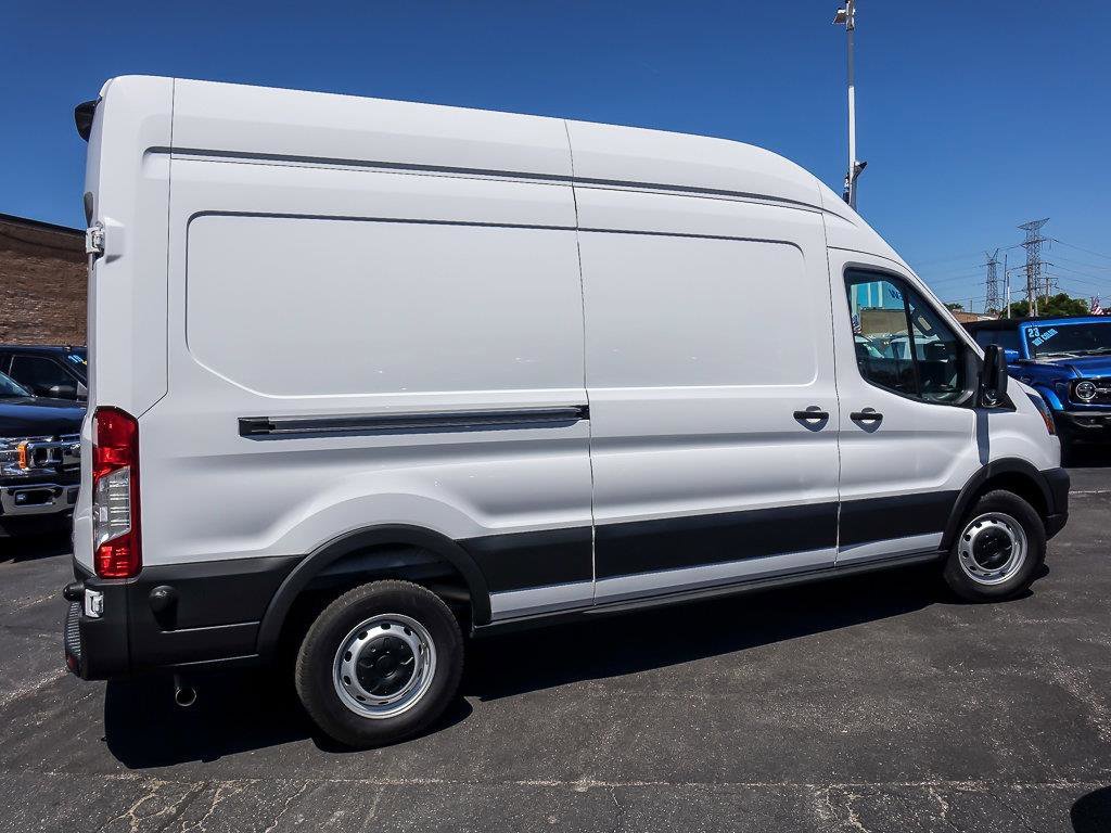 Used 2025 Oxford White Ford Base image 11