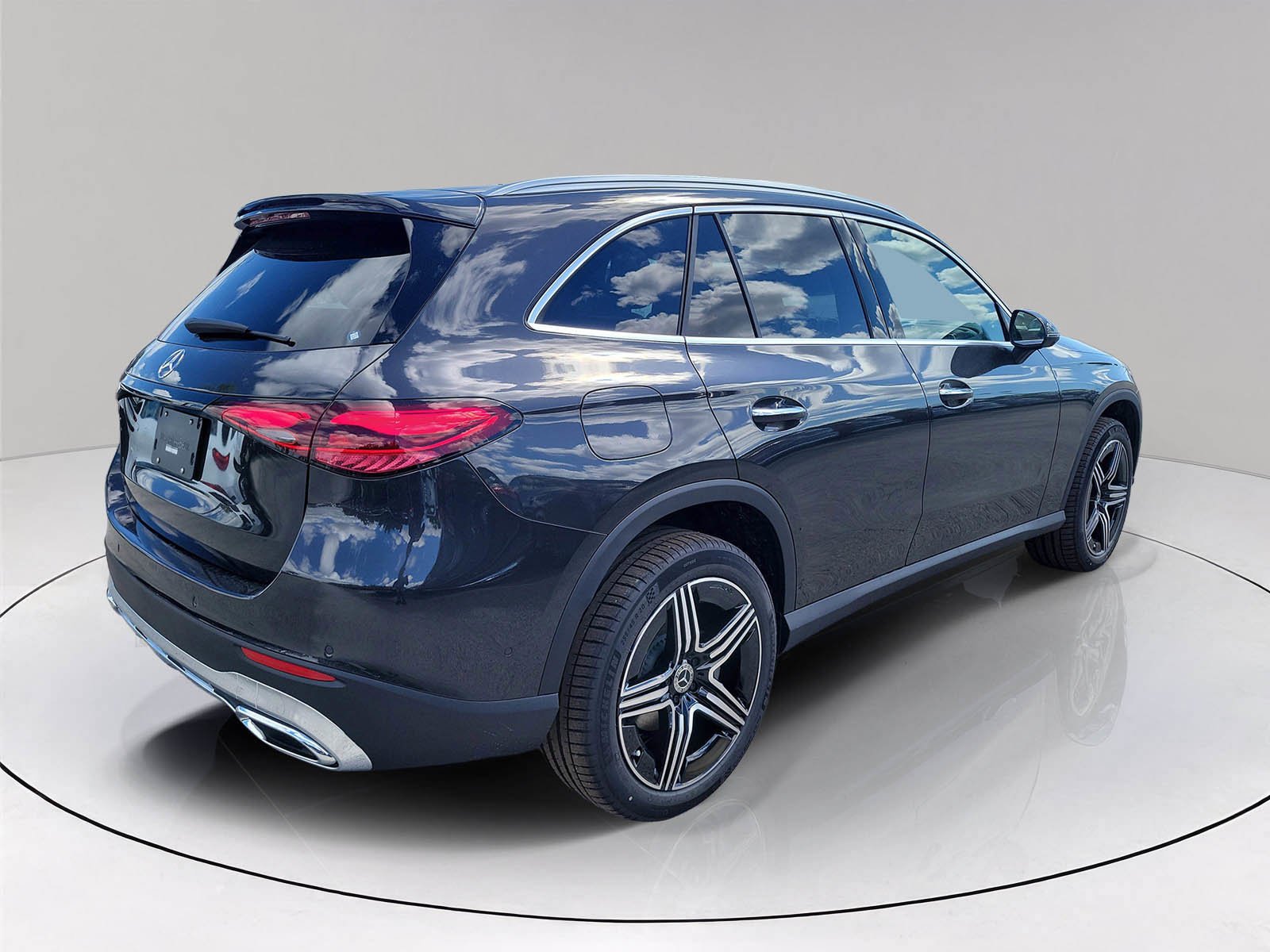 New 2026 Graphite Grey Metallic Mercedes-Benz GLC 300 image 6