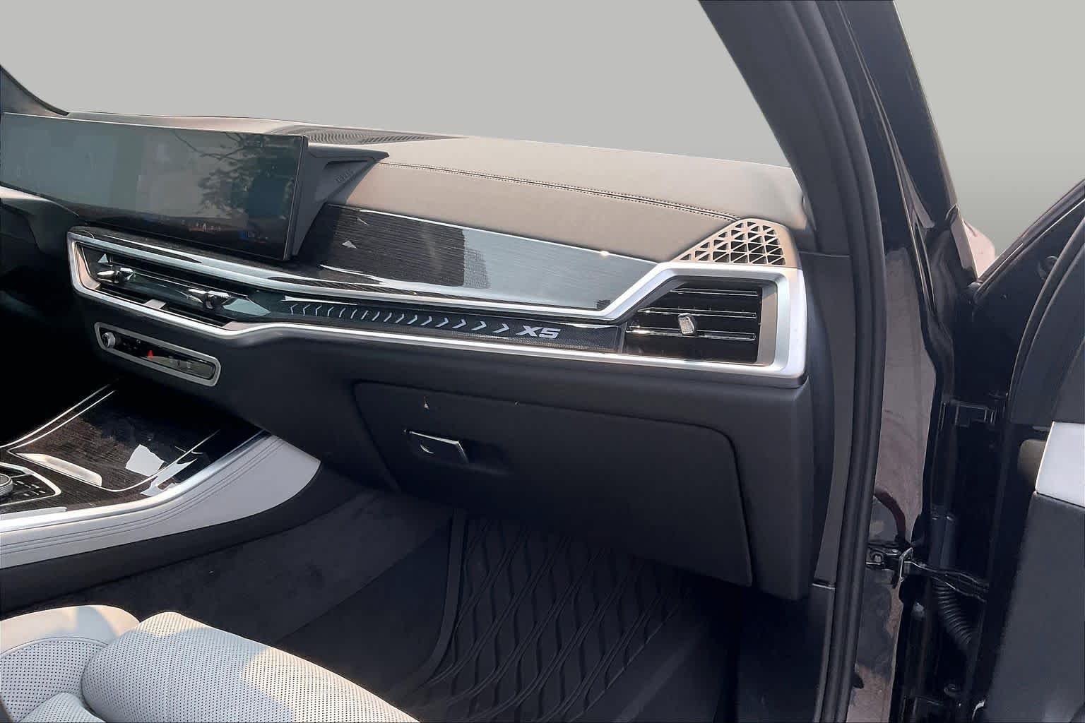 Used 2026 Carbon Black Metallic BMW xDrive40i image 18