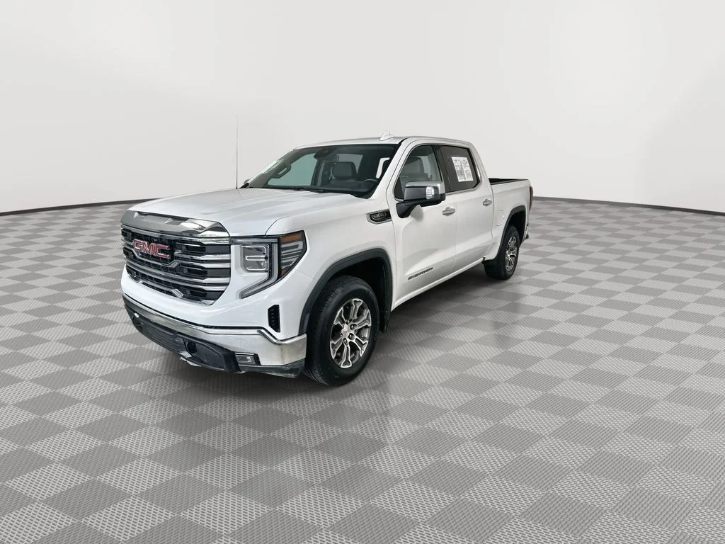 Used 2024 White GMC SLT image 4