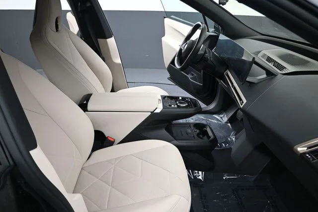 Used 2024 Black Sapphire Metallic BMW xDrive50 image 20