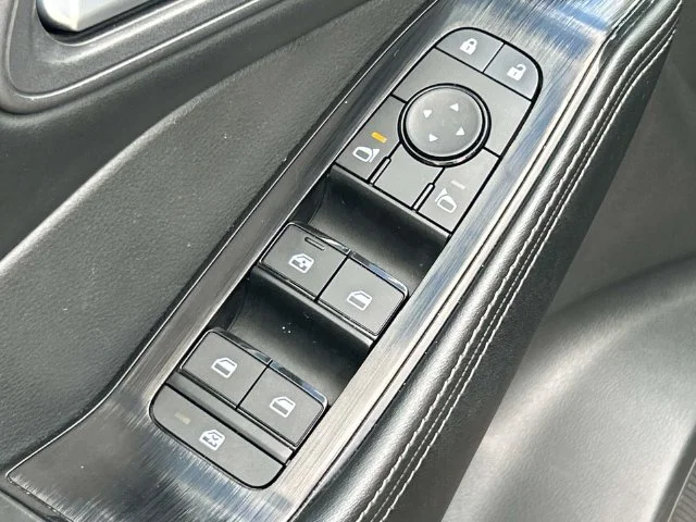 Used 2025  Nissan SV image 26