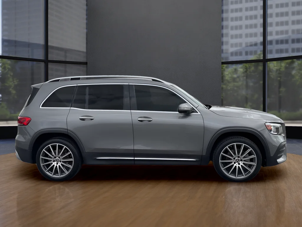 Used 2023  Mercedes-Benz GLB 250 image 4