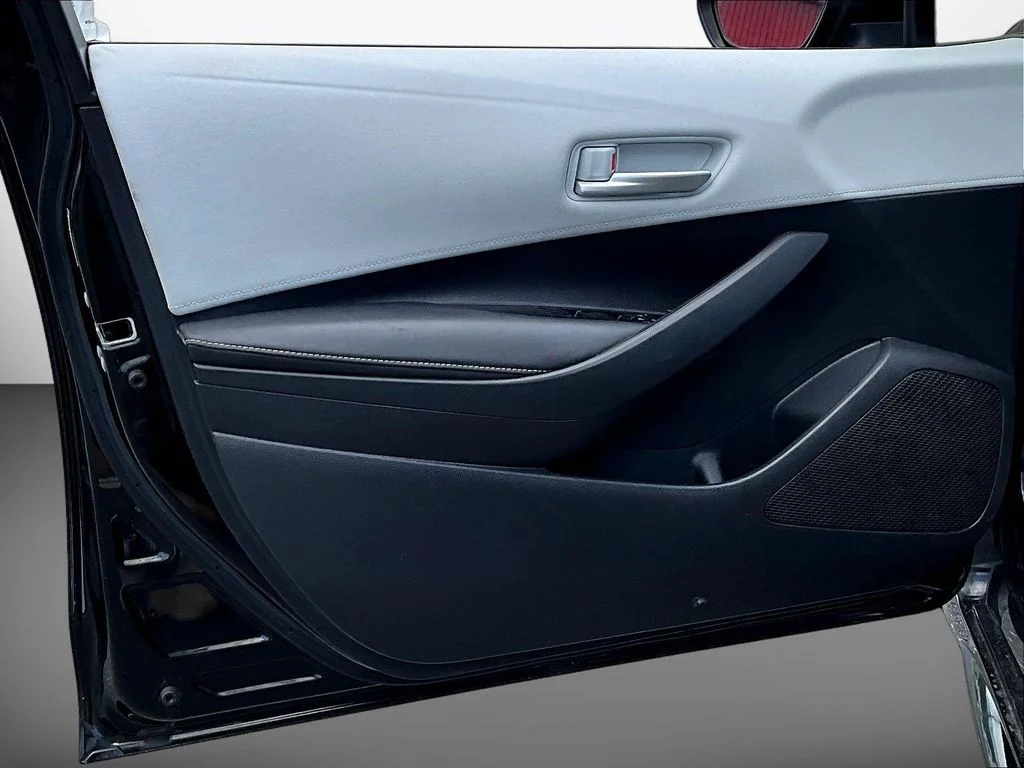 Used 2019 Midnight Black Metallic Toyota SE image 19