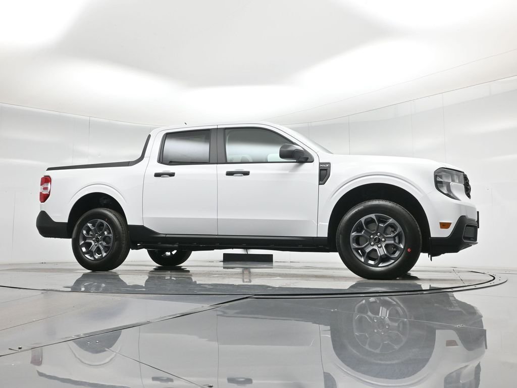 New 2026 Oxford White Ford XLT image 3