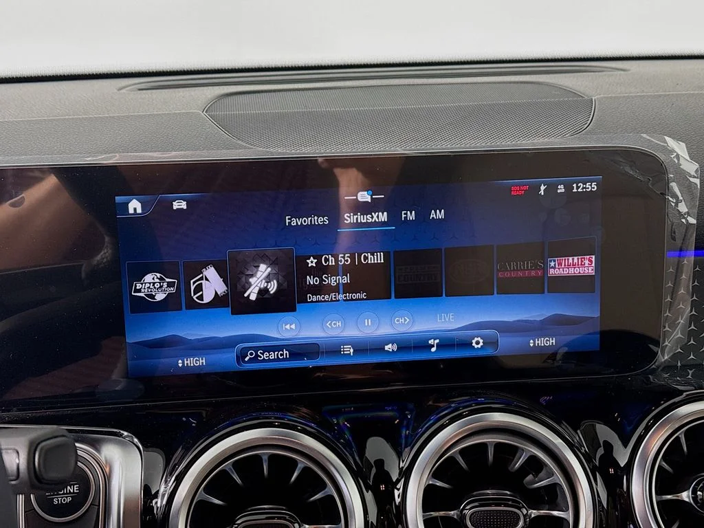 Certified Used 2025 Polar White Mercedes-Benz GLB 250 image 13