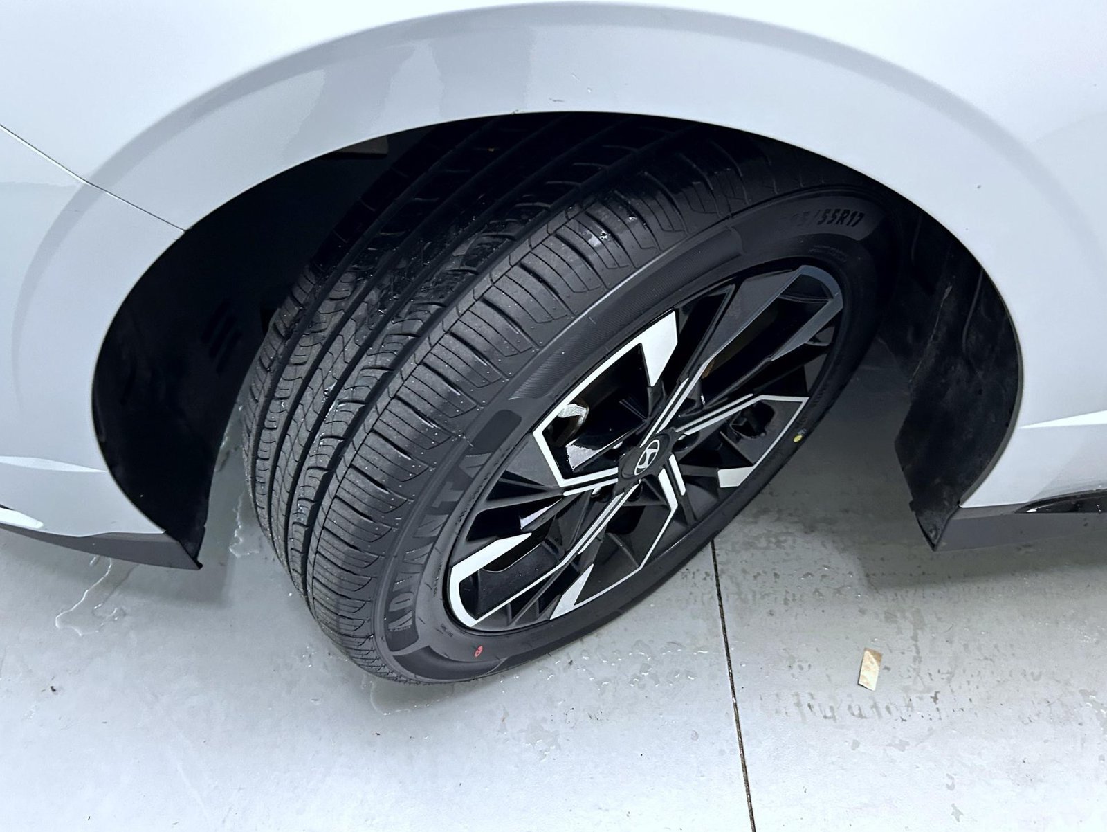 Used 2025 Silver Hyundai SEL image 23