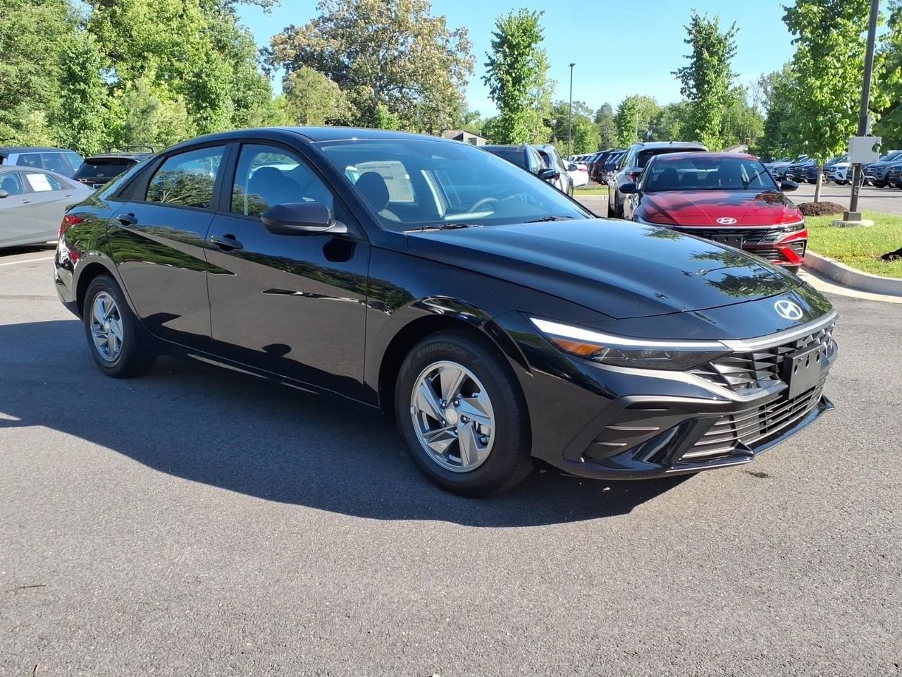 New 2026 Abyss Black Hyundai SE image 3