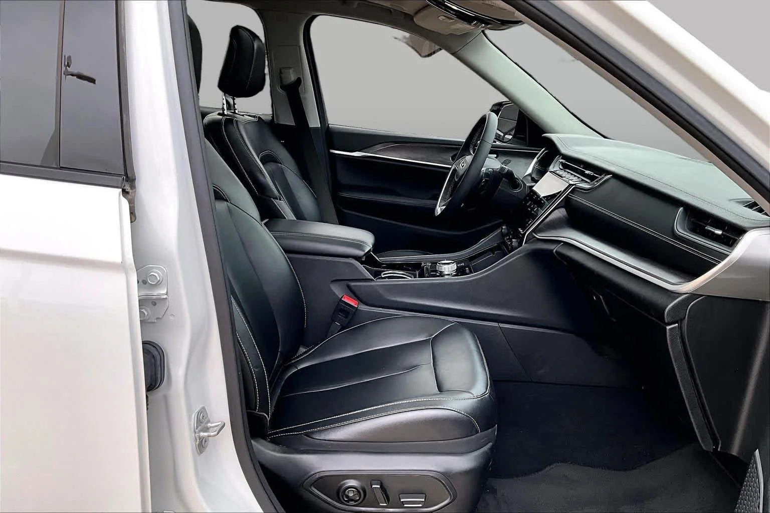 Used 2023 Bright White Clearcoat Jeep Limited image 10