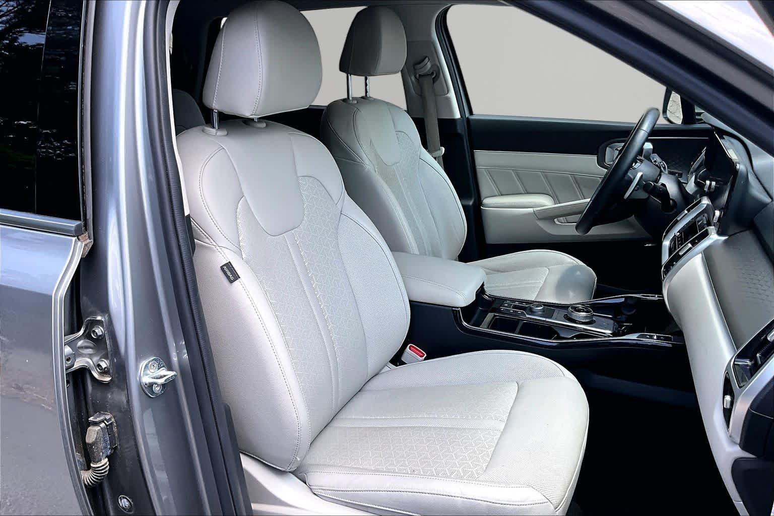Used 2022 Steel Gray Kia SX Prestige image 9