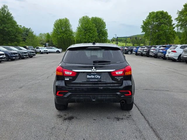 Used 2019 Labrador Black Metallic Mitsubishi 2.0 SE image 7
