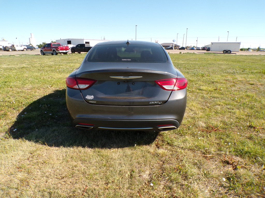 Used 2015 Granite Crystal Metallic Clearcoat Chrysler C image 5