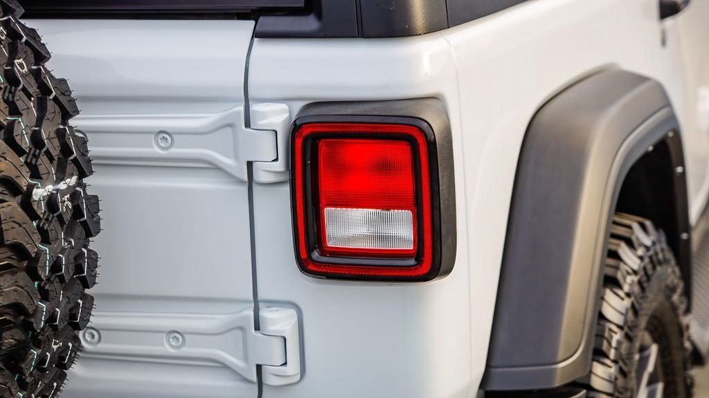Used 2025 Bright White Clearcoat Jeep Sport S image 10