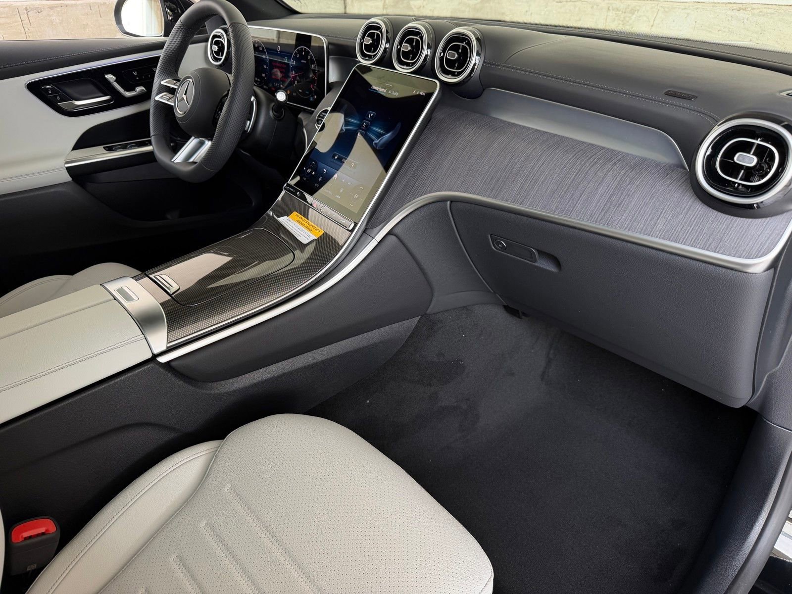 New 2026 Black Mercedes-Benz GLC 300 image 37