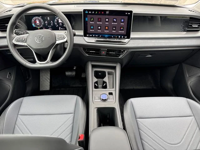 New 2026 Deep Black Pearl Volkswagen 2.0T SE image 29