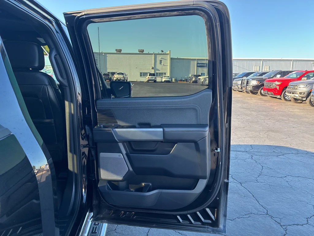 Used 2024 Agate Black Metallic Ford LARIAT image 17