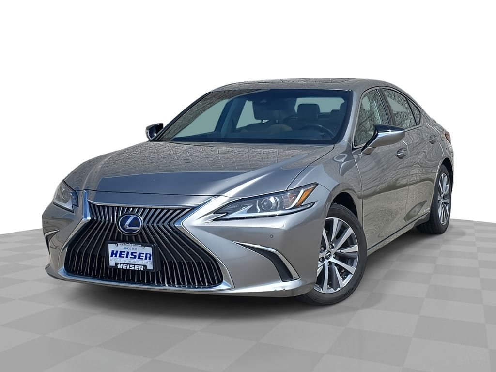 2021 Lexus ES 300h 300h's photo