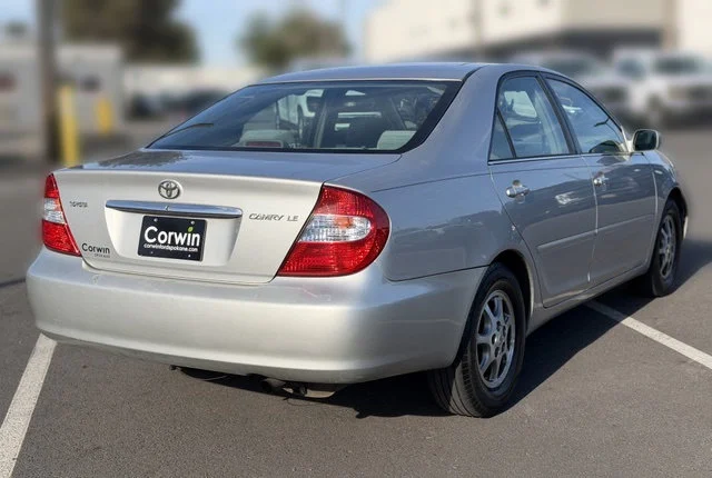 Used 2004 Silver Toyota LE image 12