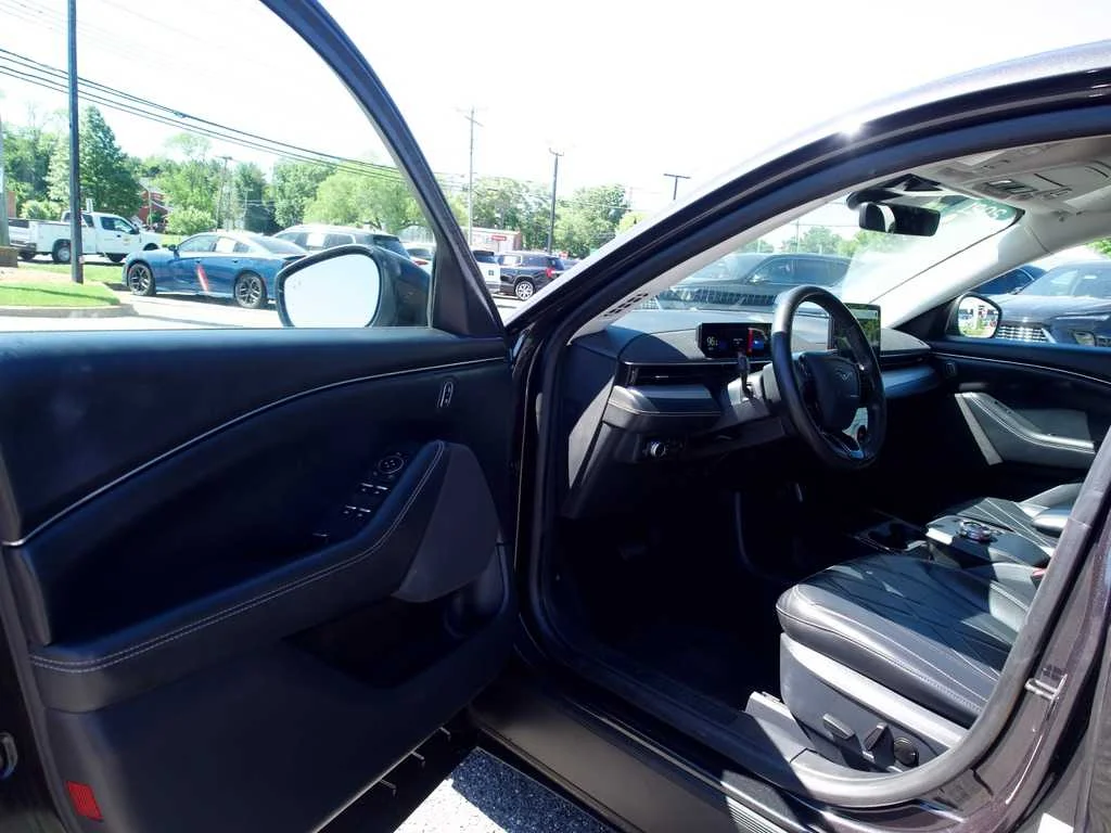 Used 2021 Gray Ford Select image 17