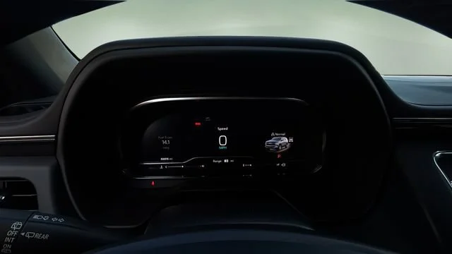 Used 2024 Summit White Chevrolet RST image 15