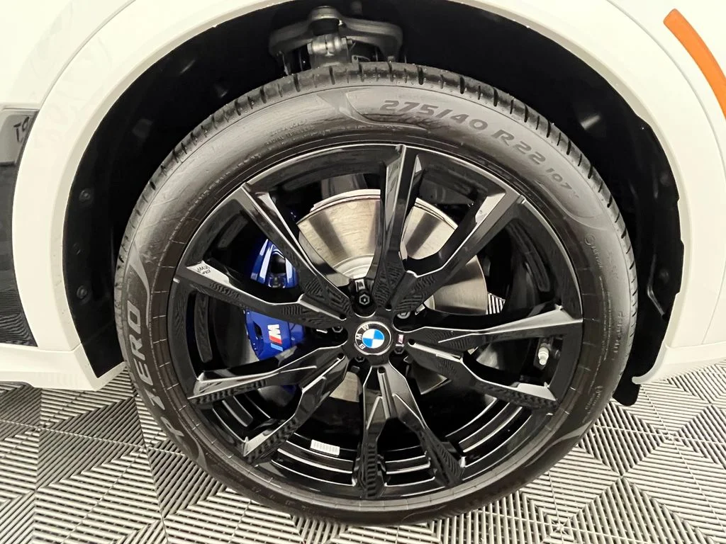 Used 2027 White Metallic BMW xDrive40i image 14