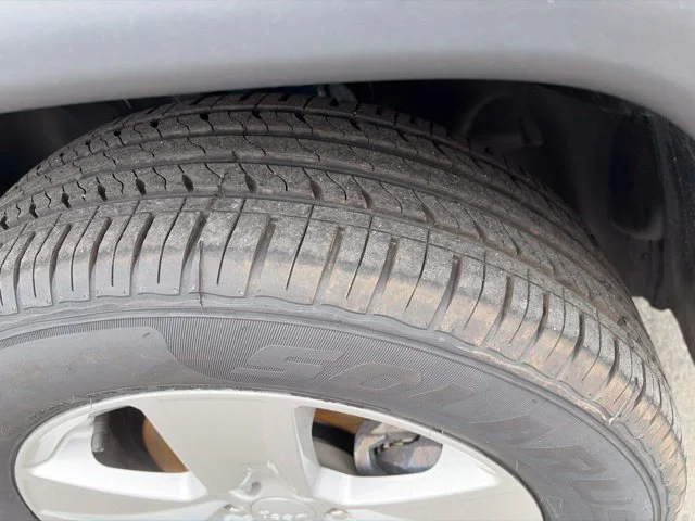 Used 2022 Blue Jeep Latitude image 5