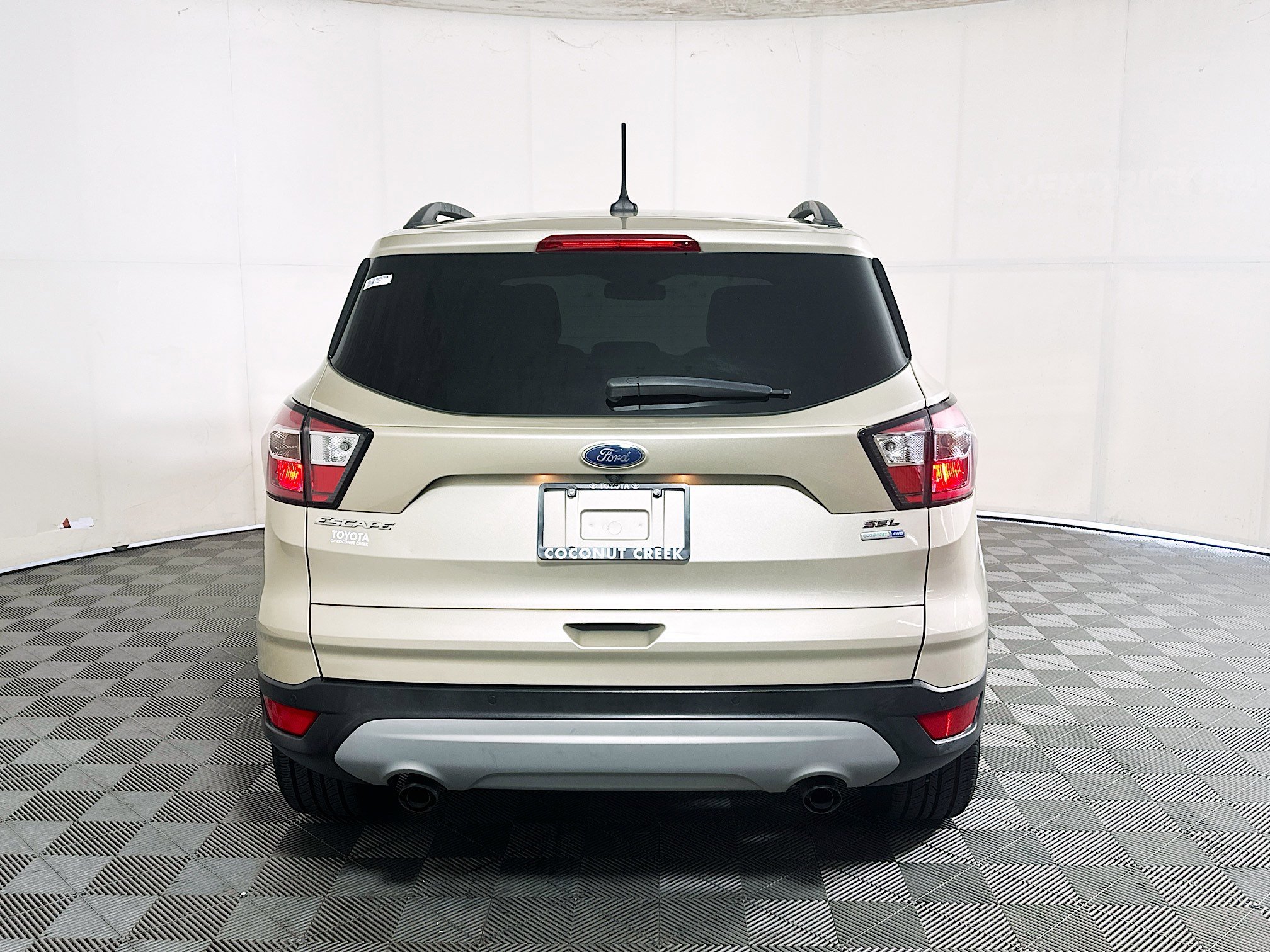Used 2018 White Gold Metallic Ford SEL image 4