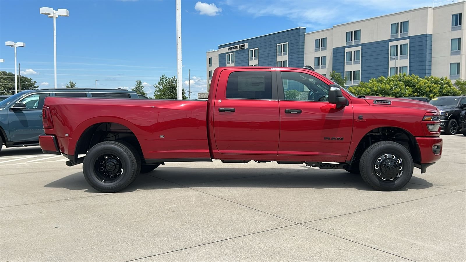 New 2026 Molten Red Pearl-Coat Exterior Paint RAM Big Horn image 3