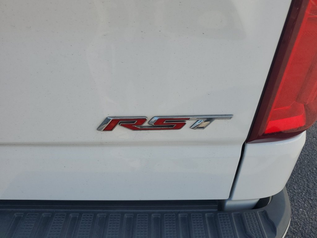 Used 2022 White Chevrolet RST image 5