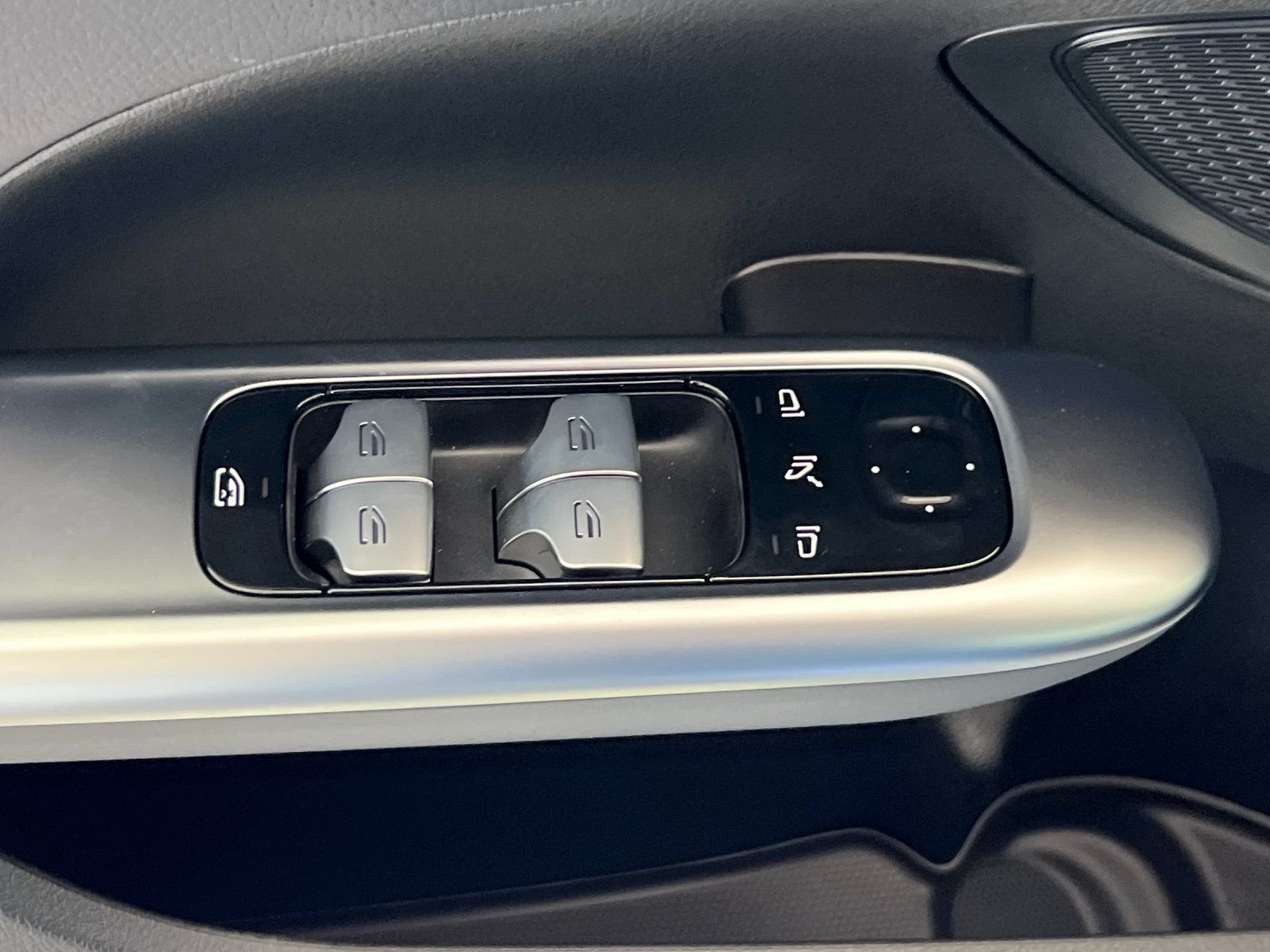 New 2026 MANUFAKTUR Alpine Grey Mercedes-Benz C 300 image 15