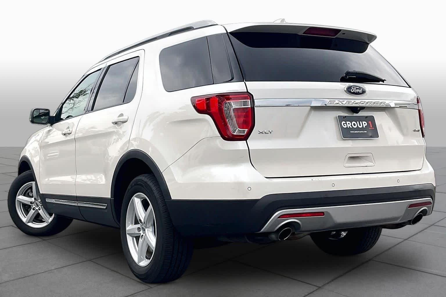 Used 2016 White Platinum Metallic Tri-Coat Ford XLT image 11