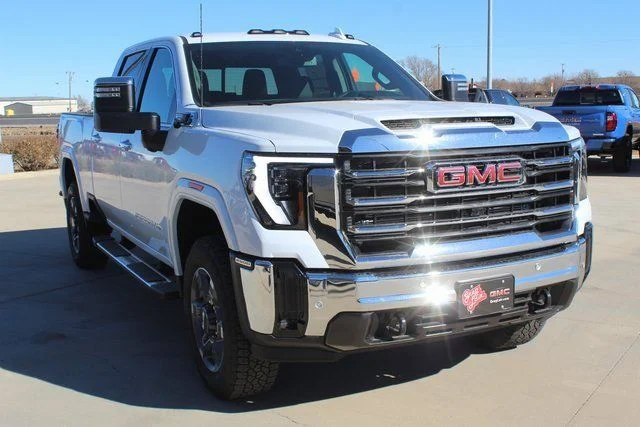 New 2026 White GMC SLT image 5
